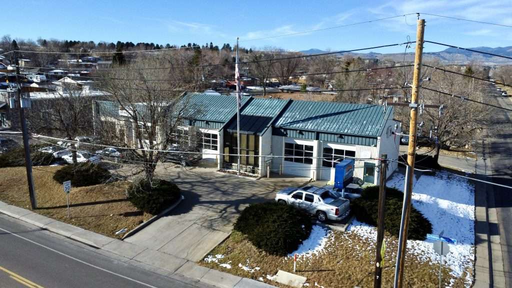 Auto shop for sale in Arvada with 5 bays